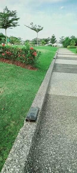 jalan setapak taman makam Al Azhar